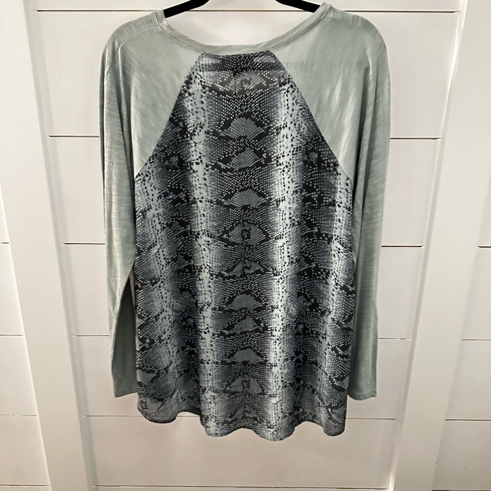 NWT XL DIANE GILMAN DG2 Grey animal print satin lightweight woman tunic casual - Picture 2 of 12
